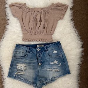 Summer short with a off-shoulder summer top